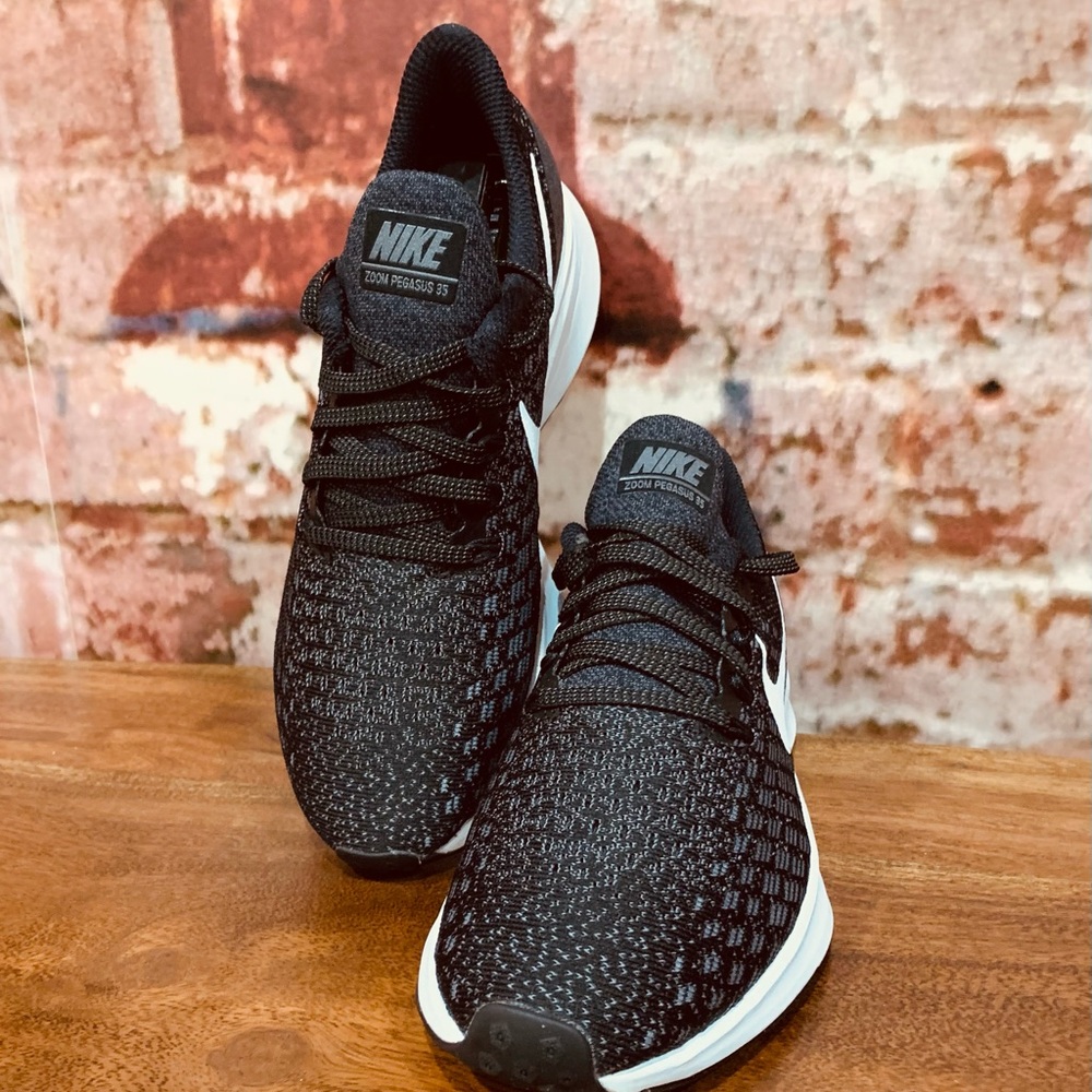 PREOWNED like new NIKE WOMEN’S AIR ZOOM PEGASUS 35 SNEAKERS excellent condition - Picture 4 of 10